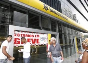 Bancos em greve na segunda-feira (19) contra reformas