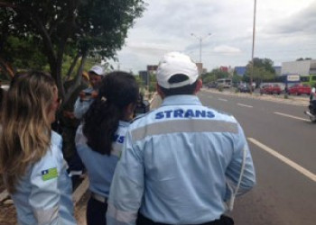 Strans realiza vistoria de veículos que fazem transporte escolar em Te