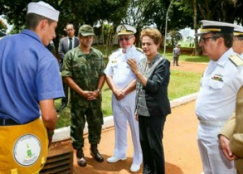 Dilma e ministério vão às ruas contra aedes