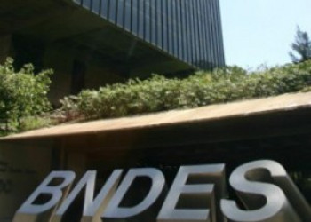 Presidente do BNDES enfrenta 'fogo amigo' no governo