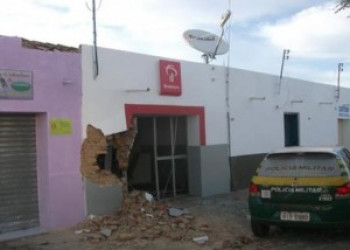 Quadrilha explode agência do Bradesco do município de Caldeirão