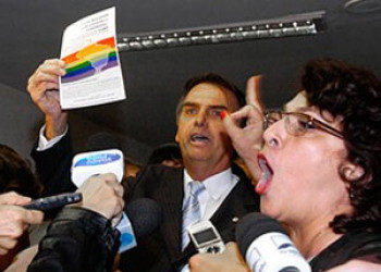 Senadora do PSol chama Bolsonaro de criminoso