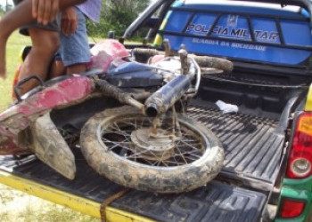 Pescadores encontram motocicleta dentro de rio em Cabeceiras do PI