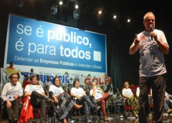 Lula defende empresas públicas contra privatização em ato no Rio