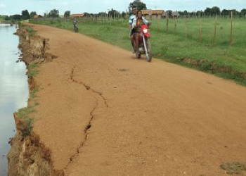 Enchentes do Rio Parnaíba e dragas destroem estrada no Piauí