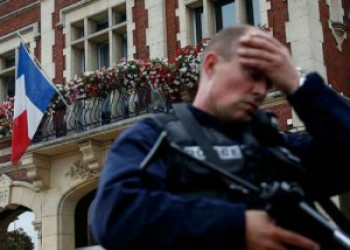 Padre degolado e dois extremistas mortos em novo ataque na França