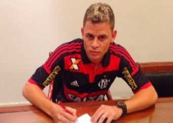 Presidente do Flamengo diz que expulsão de Jonas foi injusta