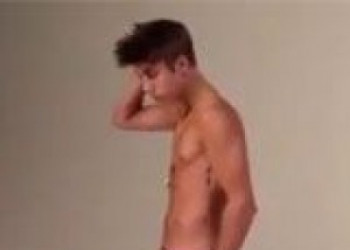 Justin Bieber posta vídeo em ensaio sensual