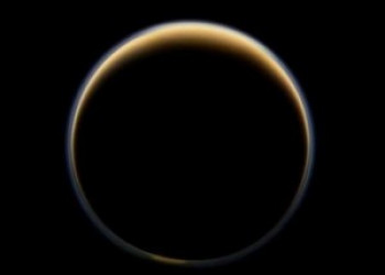 Plutão tem céu azul e água gelada afirma Nasa