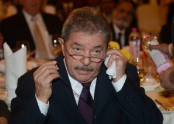 Lula diz que atraso em repasses garantiu Bolsa Família