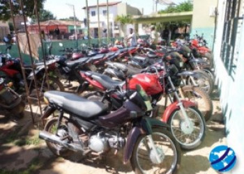 Policia realiza blitz e apreende dezenas de motos em Esperantina