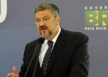 Palocci e mais três ministros investigados