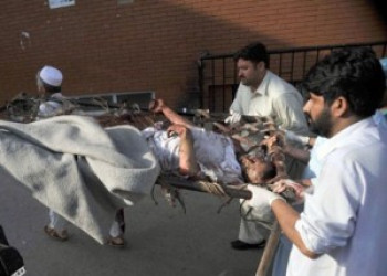 Atentado no Paquistão mata 80 e fere 100