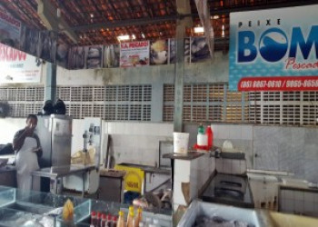 Vereador denuncia abandono e mau cheiro do Mercado do Peixe de Teresin
