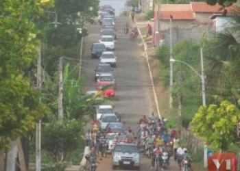 Soldado Lucidio Monteiro é sepultado; multidão acompanha