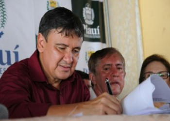 Governador visita Simplício Mendes e autoriza investimentos para o mun