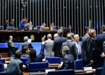 Plenário pode votar desvinculação de receitas de estados e municípios