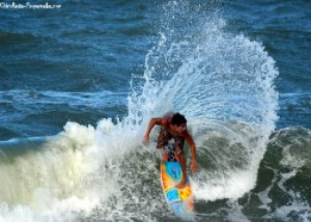 Mineirinho é campeão mundial de surfe no Havai