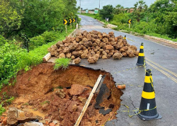 Fortes chuvas provocaram alagamentos e deslizmento de terra em estradas do Piauí