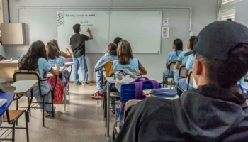 Câmara aprova piso salarial nacional do magistério para professores temporários