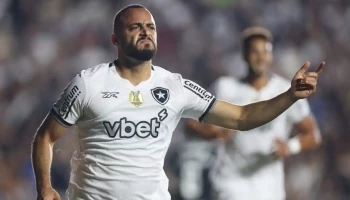 Botafogo atropela o Bragantino por 4 a 1 no Nilton Santos e finaliza sina de duas derrotas