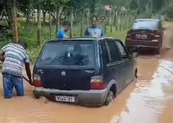 Moradores da Zona Rural de Teresina sofrem com as inundações e pedem socorro