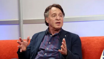 Até 2030, humanidade terá vida eterna em fusão com IA, diz cientista da computação