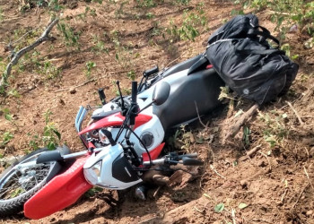 Homem perde controle de moto, bate em árvore e morre no interior do Piauí