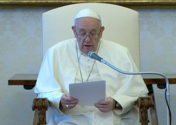 Papa Francisco reza pelo Brasil e pede fim do ódio, intolerância e violência