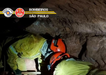Desabamento de caverna em São Paulo deixa nove mortos