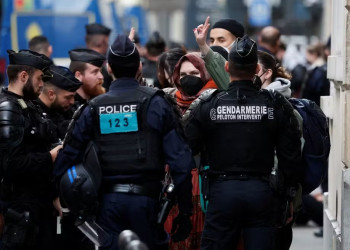 Polícia expulsa estudantes Pró-Palestina que ocupavam prédio de faculdade em Paris
