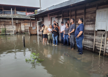 Chuvas causam alagamentos em Macapá (AP) e início das aulas é adiado