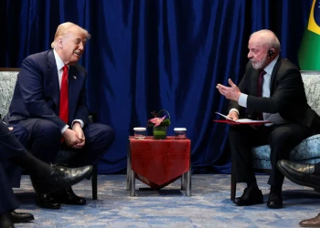 Trump admite erro em sobretaxas e promete negociar tarifaço, diz ministro Mauro Vieira