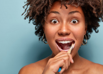 Saúde bucal não pode ser negligenciada nas férias, explica dentista