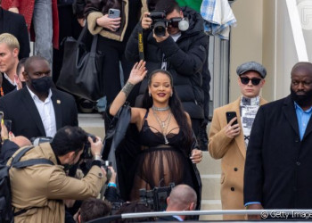 Rihanna rouba a cena em desfile da Dior