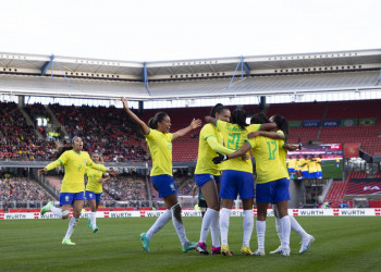 Brasil bate Alemanha em último teste antes da Copa
