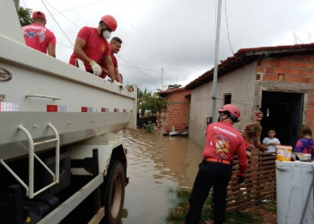 Mais de 500 famílias estão desabrigadas devido às chuvas em Teresina (PI)