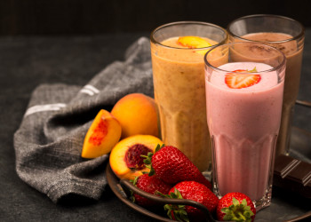 7 receitas refrescantes de smoothie de frutas que são super fáceis
