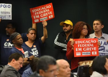 Professores de instituições federais anunciam greve por tempo indeterminado