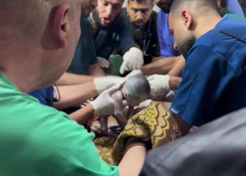 Bebê é retirada viva do ventre da mãe que morreu em ataque de Israel