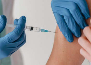 Teresina vai começar a aplicar 3º dose da vacina em adolescentes nesta segunda (30)