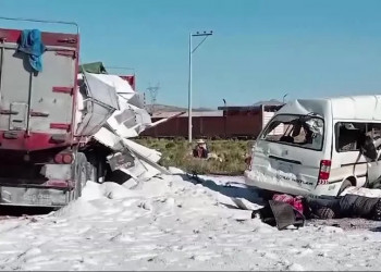 Colisão entre um ônibus e caminhão deixa 14 mortos na Bolívia