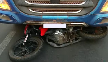 Motociclista morre em acidente com carreta em cima da ponte do Tancredo Neves