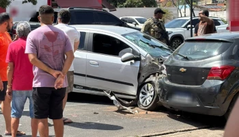 Três carros se envolvem em acidente na zona Sul de Teresina