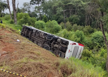 Sete pessoas morrem em grave acidente com ônibus no Paraná