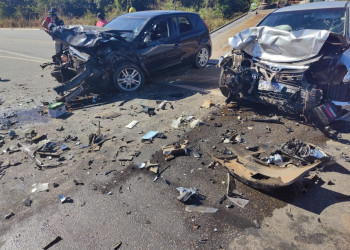 Acidente entre dois carros deixa três pessoas feridas no Piauí