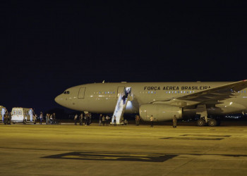 Chega ao Brasil 8º voo de repatriação de brasileiros vindos de Israel