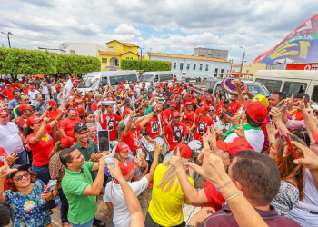 Rafael e Wellington arrastam multidão em caminhada a favor de Lula em Picos