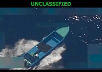 Vídeo mostra primeiro ataque dos EUA contra barco no Pacífico, próxima da América do Sul