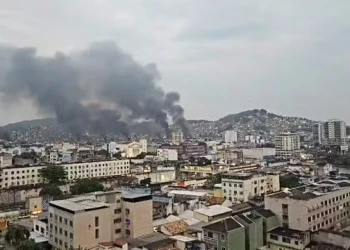 Operação policial no Rio de Janeiro vira campo de guerra e deixa 64 mortos